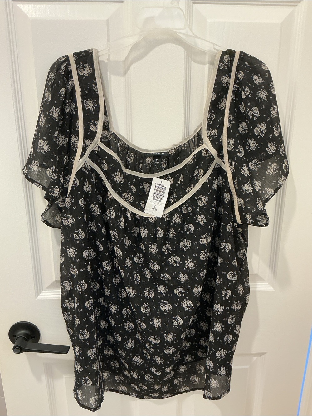 NWT Torrid crinkle chiffon, flutter sleeve top